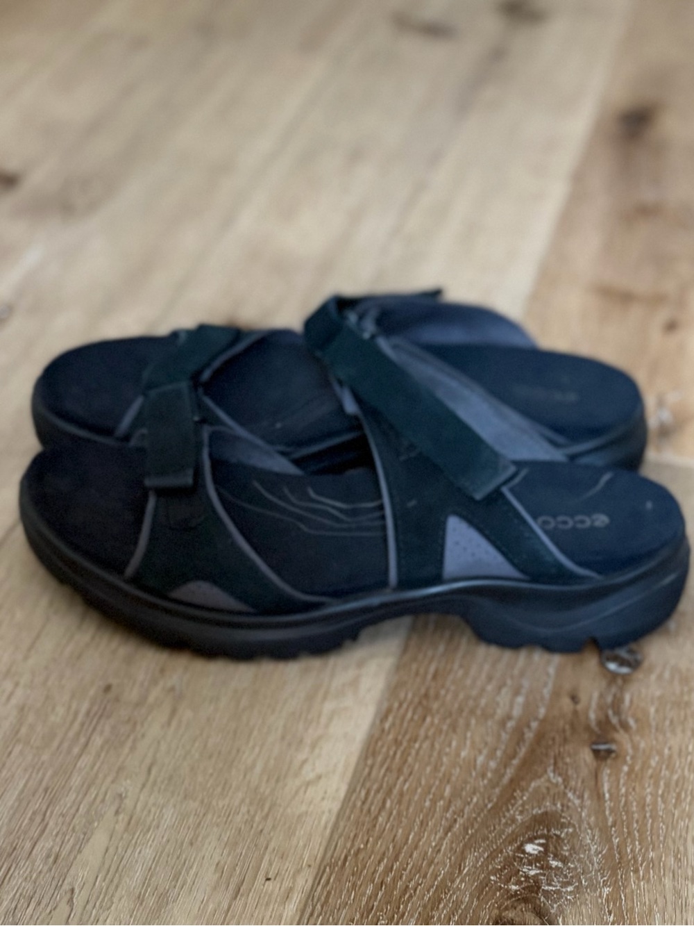 ECCO Yucatan 2.0 Women’s Slide Sport Sandal Black Leather a size 10